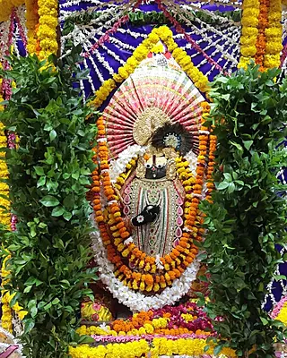 Govardhan Giriraj Ji - Phool Bangla Govardhan Giriraj Ji - Phool Bangla
