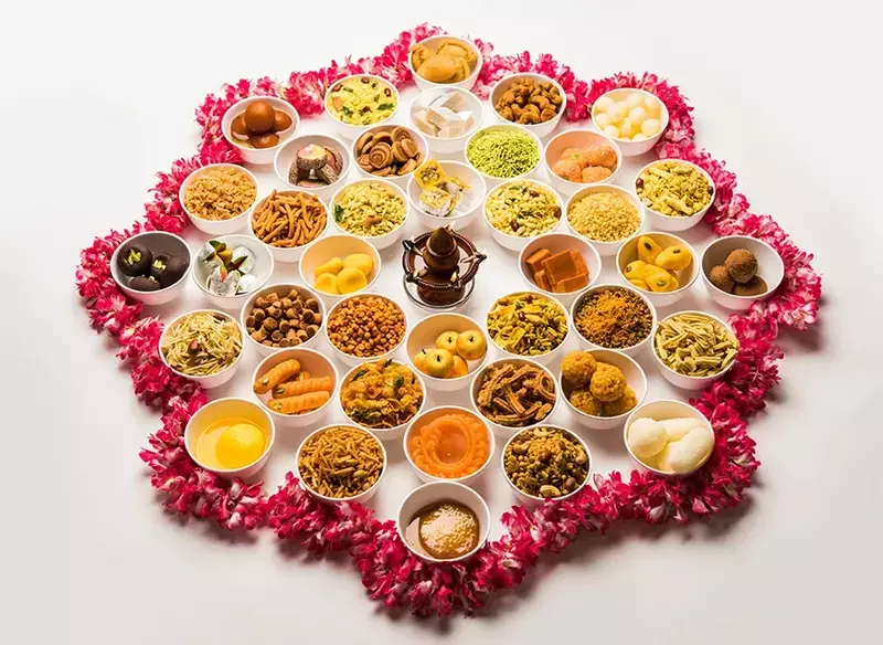 Govardhan Giriraj Ji - Raj Bhog Govardhan Giriraj Ji - Raj Bhog