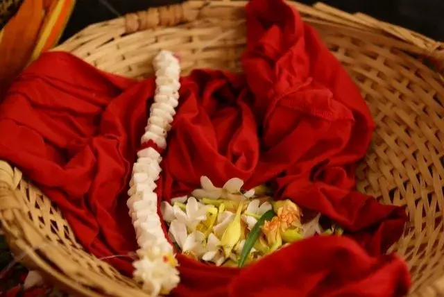 Govardhan Giriraj Ji - Shringar Seva Govardhan Giriraj Ji - Shringar Seva