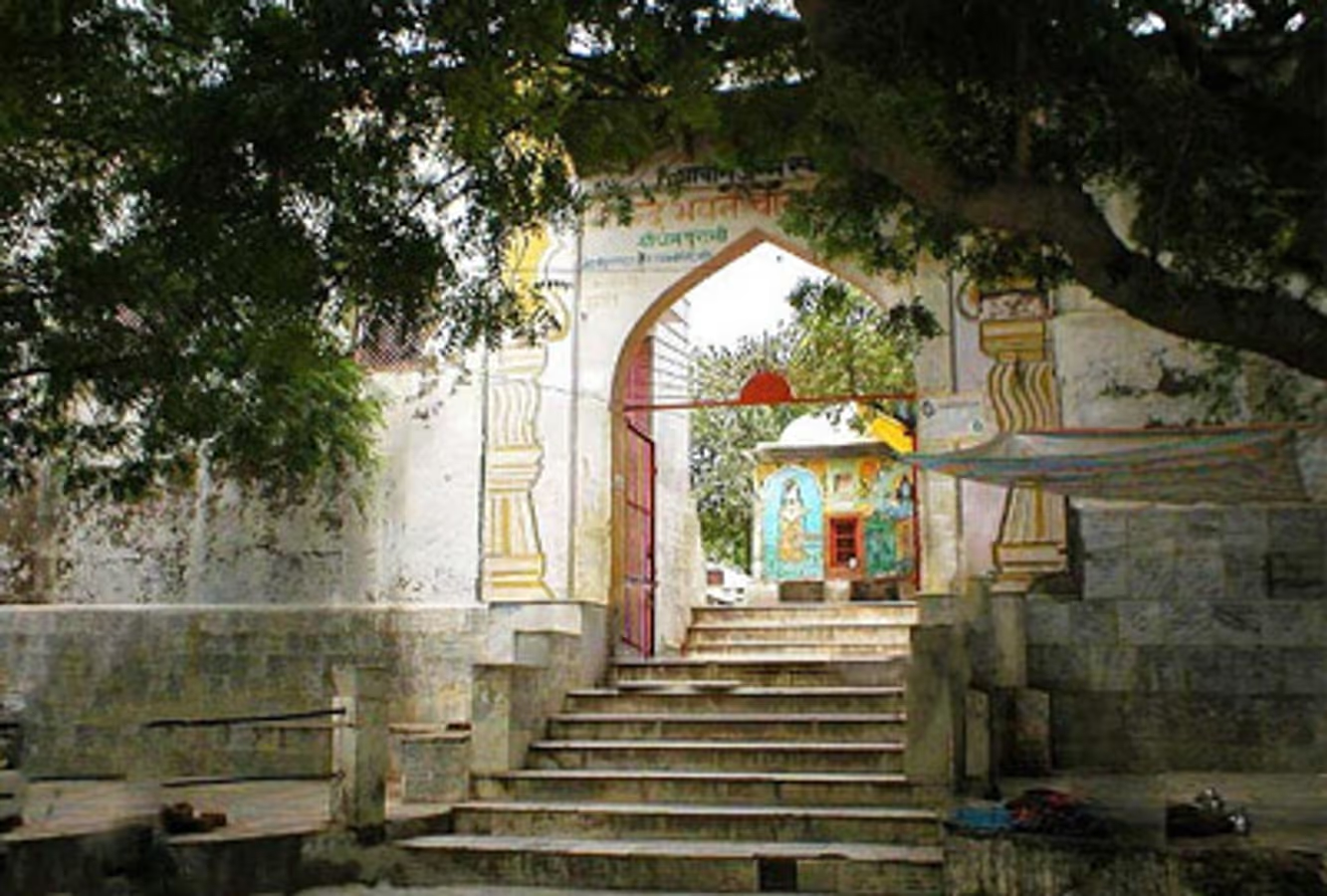 Gokul and Dauji Sightseeing (8 Hours) Gokul and Dauji Sightseeing (8 Hours)