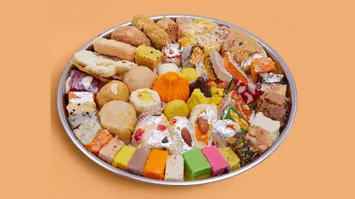 Govardhan Giriraj Ji - Shayan Bhog Govardhan Giriraj Ji - Shayan Bhog