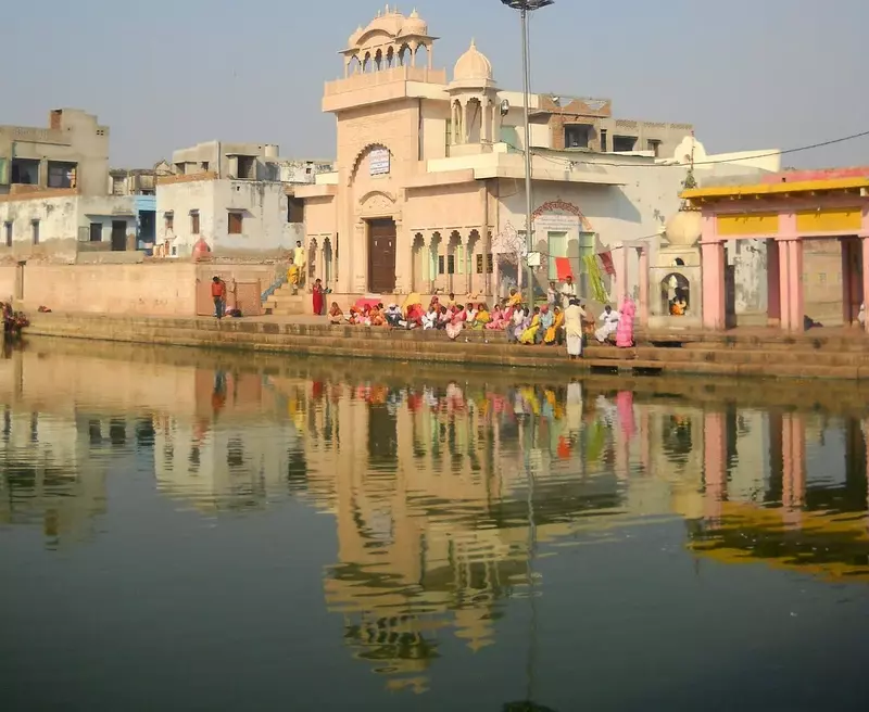 Abhishek Seva in Radha Kund Abhishek Seva in Radha Kund