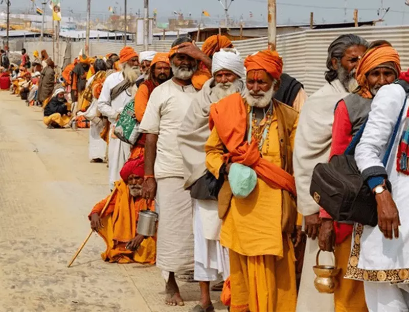 Feeding Sadhus in Govardhan Parikrama Seva (Weekly Support) Feeding Sadhus in Govardhan Parikrama Seva (Weekly Support)