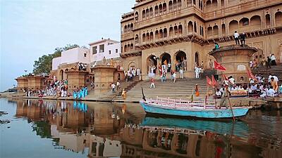 Lighting Seva at Vrindavan Ghats Lighting Seva at Vrindavan Ghats